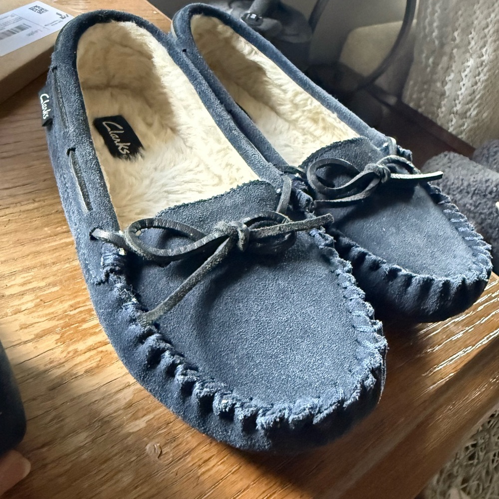 Clarks Navy Suede Loafers with Plush Lining - Picture 4 of 5